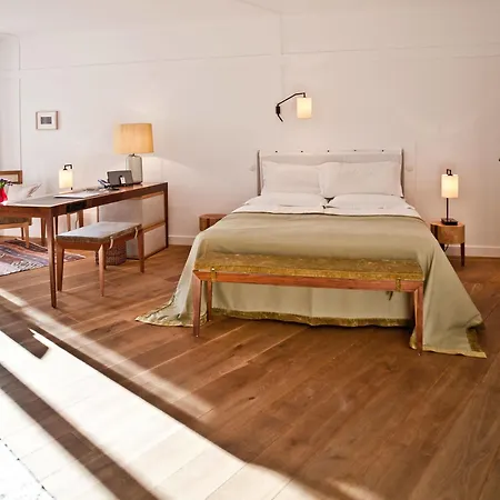 Louis Hotel