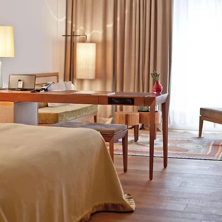 Louis Hotel