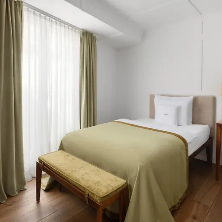 Louis Hotel